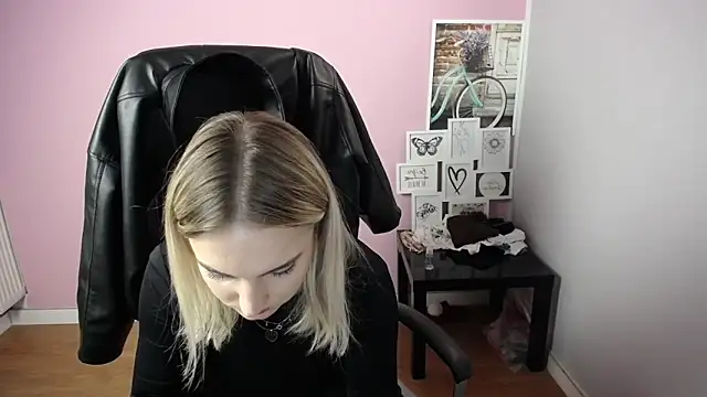 Snapshot of viktoria_lovely chatting on 17, 10, 2025 viktoria lovely online show from 17, 10, 2025