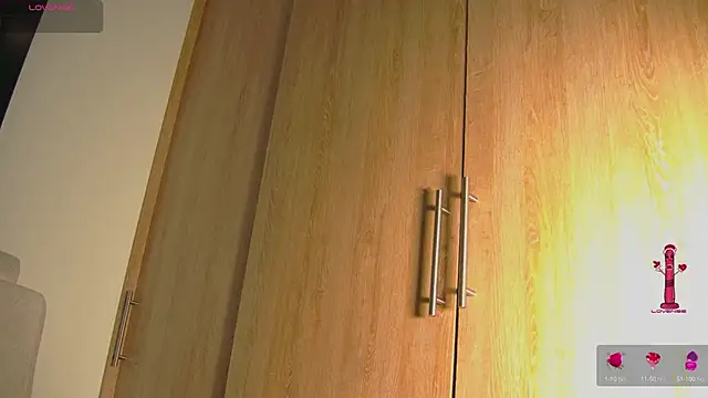 Snapshot of aidaadams chatting on 8, 10, 2025 aidaadams online show from 8, 10, 2025