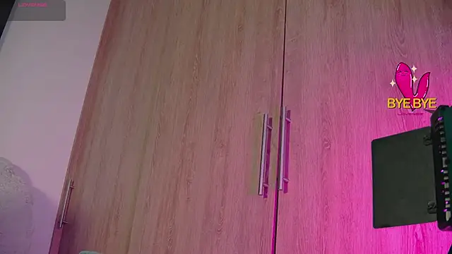 Snapshot of aidaadams chatting on 19, 10, 2025 aidaadams online show from 19, 10, 2025