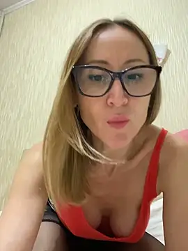 Snapshot of LauraDavis chatting on 7, 1, 2026 LauraDavis online show from 7, 1, 2026