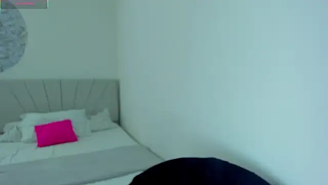 Snapshot of IsabelaVanegas_ chatting on 27, 10, 2025 IsabelaVanegas  online show from 27, 10, 2025