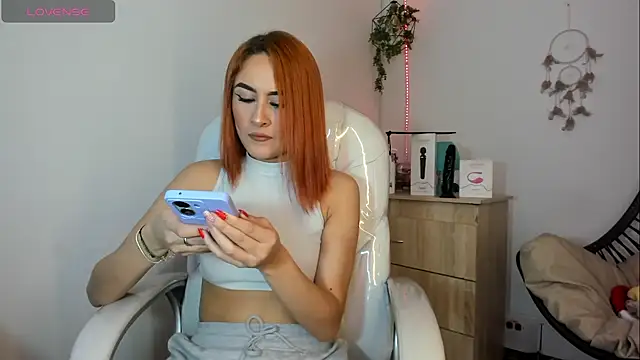 Snapshot of Tiarha chatting on 4, 12, 2024 Tiarha online show from 4, 12, 2024