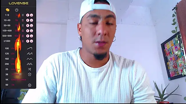 yosoy enzo2020 online show from 4, 12, 2024