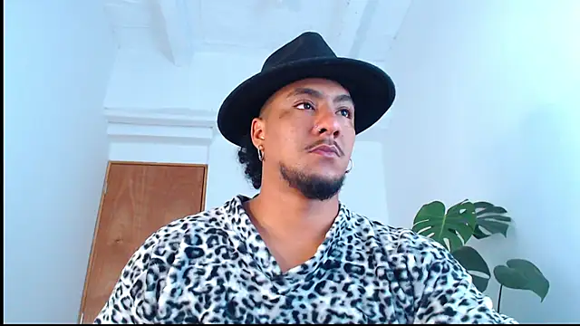 yosoy enzo2020 online show from 30, 1, 2025
