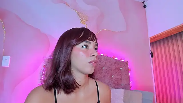 Snapshot of Khassia_f32 chatting on 6, 3, 2025 Khassia f32 online show from 6, 3, 2025