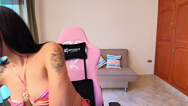 Snapshot of lili_jade222 chatting on 17, 10, 2025 lili jade222 online show from 17, 10, 2025