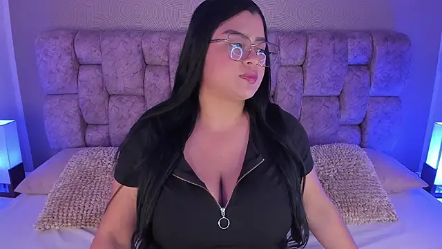 Snapshot of Emilyboobss chatting on 5, 3, 2026 Emilyboobss online show from 5, 3, 2026