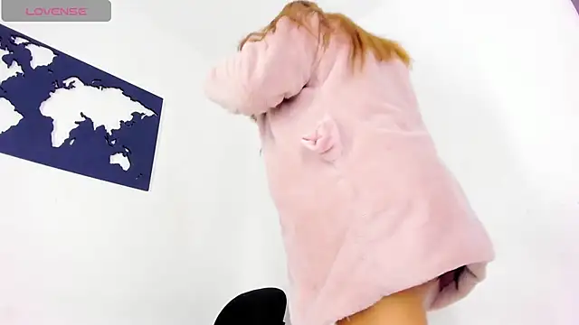 Snapshot of CurvyViolet chatting on 10, 12, 2024 CurvyViolet online show from 10, 12, 2024