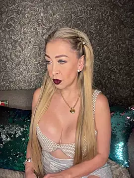 Snapshot of EvelinaGrey chatting on 5, 1, 2025 EvelinaGrey online show from 5, 1, 2025