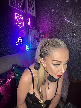 Snapshot of EvelinaGrey chatting on 8, 1, 2025 EvelinaGrey online show from 8, 1, 2025