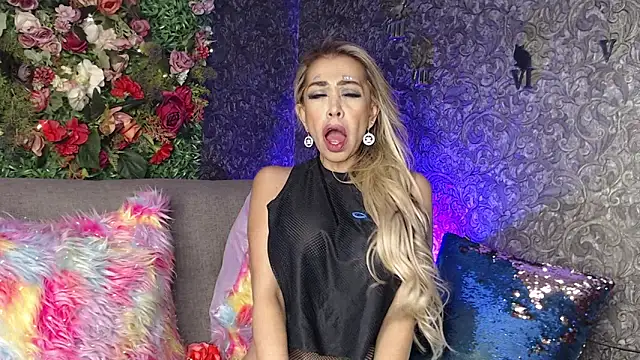 Snapshot of EvelinaGrey chatting on 28, 1, 2025 EvelinaGrey online show from 28, 1, 2025