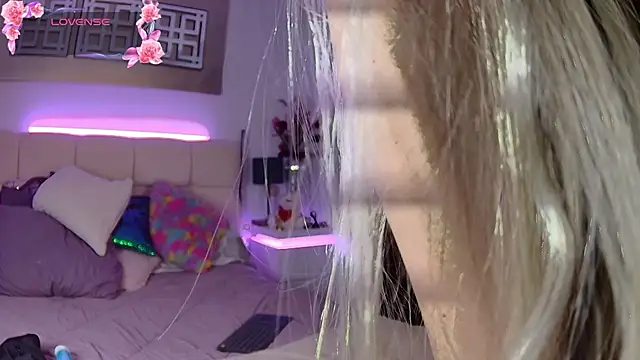 Snapshot of EvelinaGrey chatting on 13, 9, 2025 EvelinaGrey online show from 13, 9, 2025