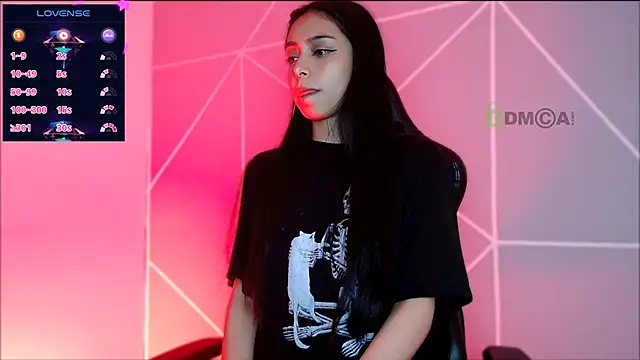 Snapshot of lilylouisee chatting on 27, 10, 2025 lilylouisee online show from 27, 10, 2025