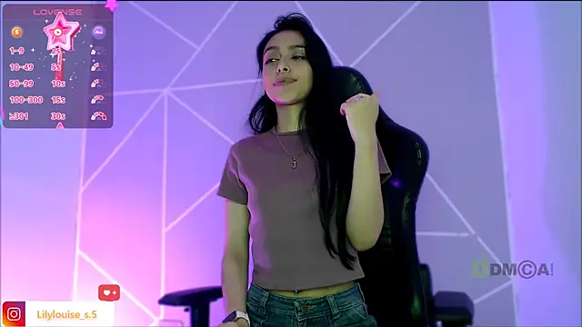 Snapshot of lilylouisee chatting on 7, 11, 2025 lilylouisee online show from 7, 11, 2025