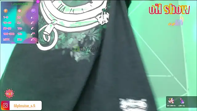 Snapshot of lilylouisee chatting on 11, 11, 2025 lilylouisee online show from 11, 11, 2025