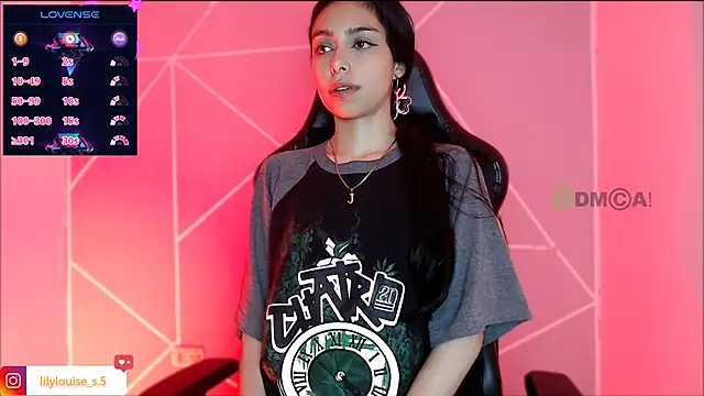 Snapshot of lilylouisee chatting on 19, 11, 2025 lilylouisee online show from 19, 11, 2025