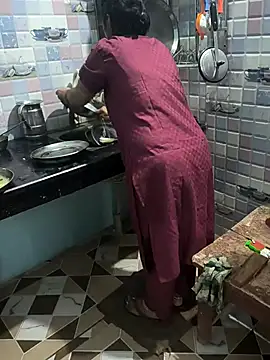 Snapshot of Crezy-Queen01 chatting on 20, 11, 2025 Crezy-Queen01 online show from 20, 11, 2025