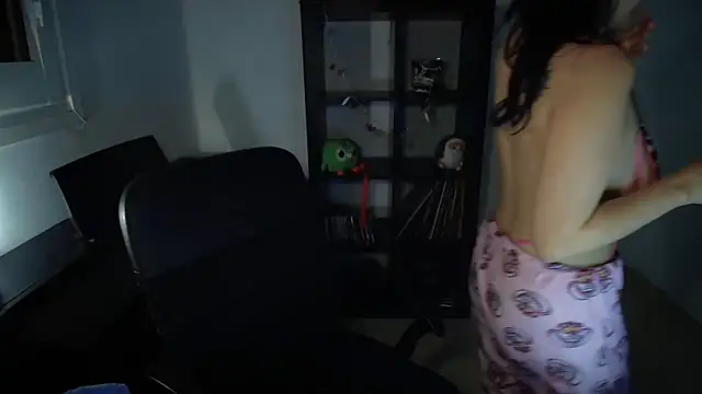 Snapshot of Windy_butterfly chatting on 3, 11, 2025 Windy butterfly online show from 3, 11, 2025