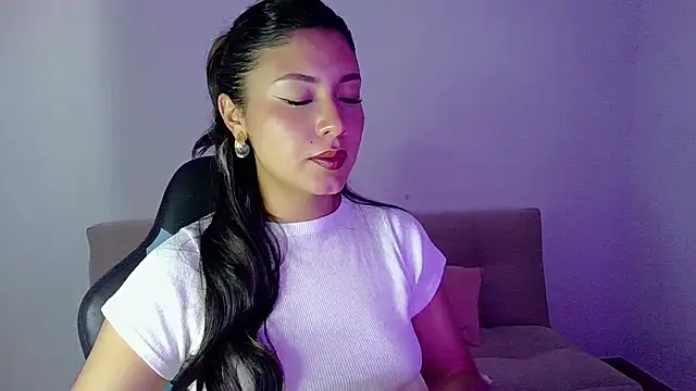 Lia 14  online show from 4, 3, 2026