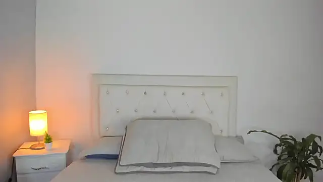 Snapshot of MELISSA_ALVAREZ chatting on 19, 10, 2025 MELISSA ALVAREZ online show from 19, 10, 2025