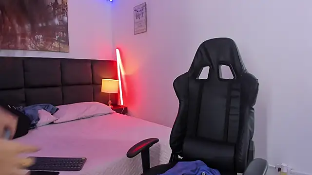 Snapshot of Megan_Miles02 chatting on 19, 3, 2025 Megan Miles02 online show from 19, 3, 2025