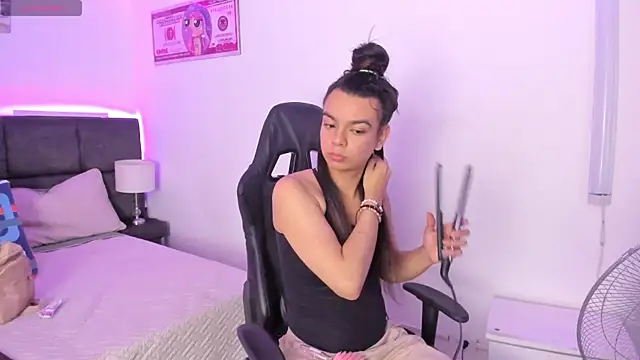 Snapshot of Megan_Miles02 chatting on 25, 11, 2025 Megan Miles02 online show from 25, 11, 2025