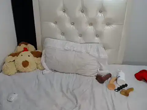 Snapshot of milk_azahara chatting on 3, 10, 2025 milk azahara online show from 3, 10, 2025