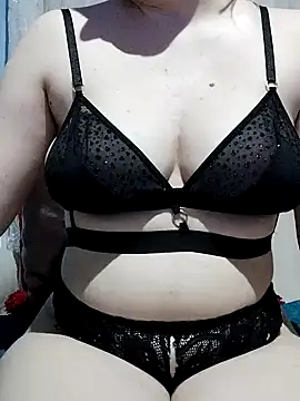 Snapshot of Elaa_Su chatting on 2, 1, 2025 Elaa Su online show from 2, 1, 2025