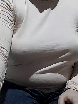 Snapshot of Elaa_Su chatting on 28, 1, 2025 Elaa Su online show from 28, 1, 2025