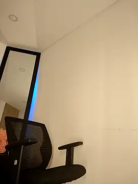 Snapshot of tata_laima__ chatting on 17, 10, 2025 tata laima online show from 17, 10, 2025