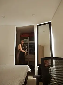 Snapshot of tata_laima__ chatting on 31, 10, 2025 tata laima online show from 31, 10, 2025