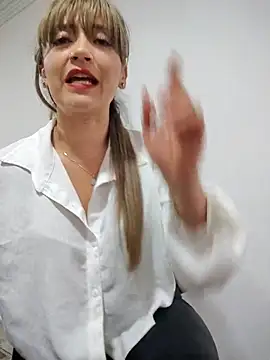 Snapshot of tata_laima__ chatting on 13, 11, 2025 tata laima online show from 13, 11, 2025