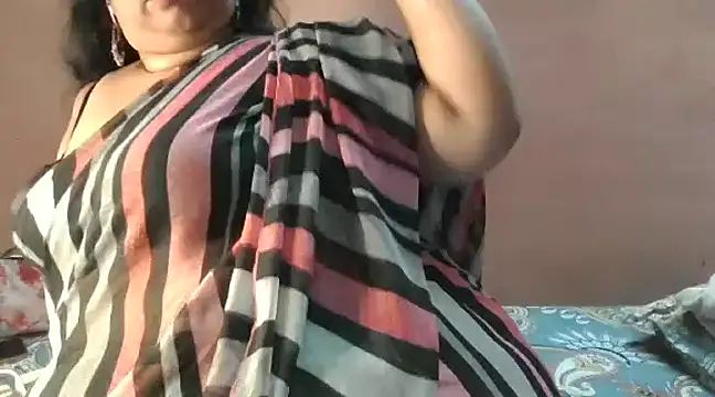 Snapshot of Ravina_patil1 chatting on 15, 1, 2025 Ravina patil1 online show from 15, 1, 2025