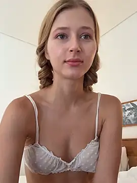 Snapshot of LunaRase chatting on 12, 2, 2026 LunaRase online show from 12, 2, 2026