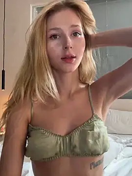 Snapshot of LunaRase chatting on 20, 2, 2026 LunaRase online show from 20, 2, 2026