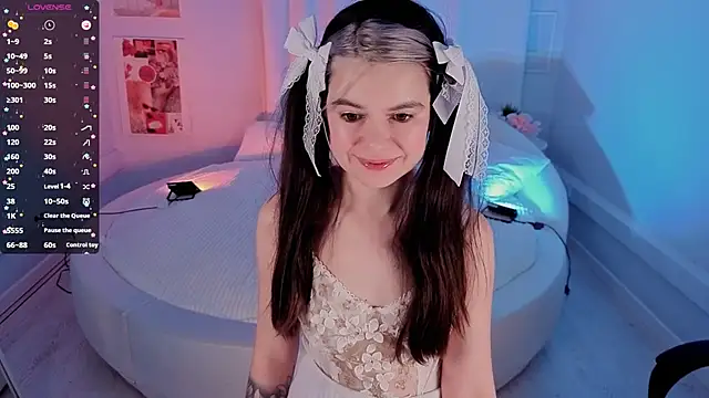 Snapshot of Lil_Amelie chatting on 11, 10, 2025 Lil Amelie online show from 11, 10, 2025