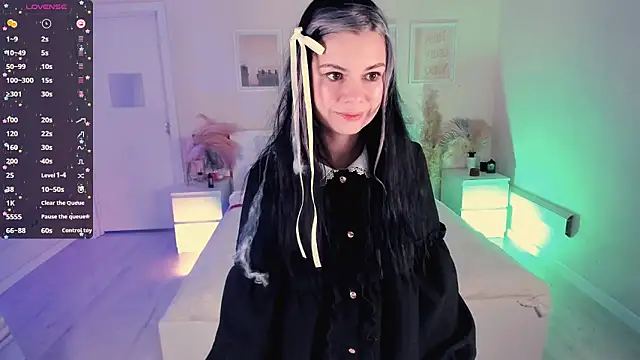 Snapshot of Lil_Amelie chatting on 25, 10, 2025 Lil Amelie online show from 25, 10, 2025