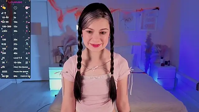 Snapshot of Lil_Amelie chatting on 8, 11, 2025 Lil Amelie online show from 8, 11, 2025