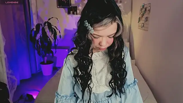 Snapshot of Lil_Amelie chatting on 11, 11, 2025 Lil Amelie online show from 11, 11, 2025