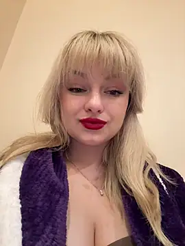 Snapshot of Blonde20 chatting on 21, 10, 2025 Blonde20 online show from 21, 10, 2025