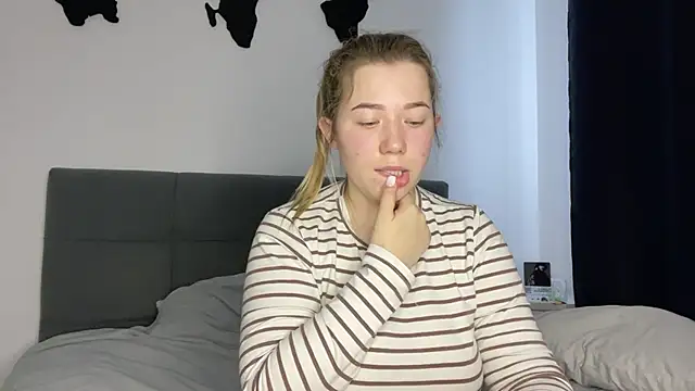 Embersweetbunny online show from 11, 1, 2025