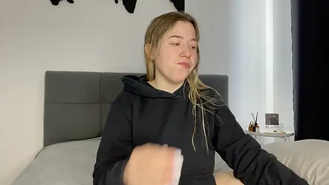 Embersweetbunny online show from 13, 1, 2025