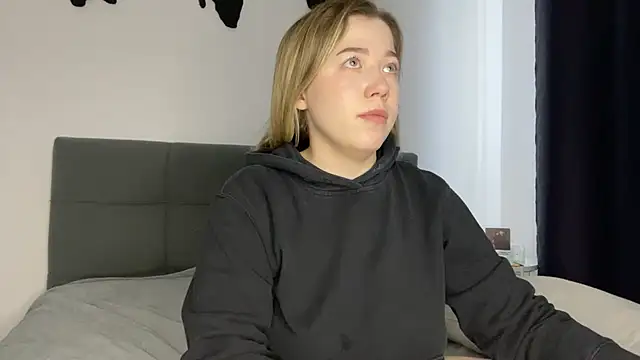 Embersweetbunny online show from 13, 1, 2025