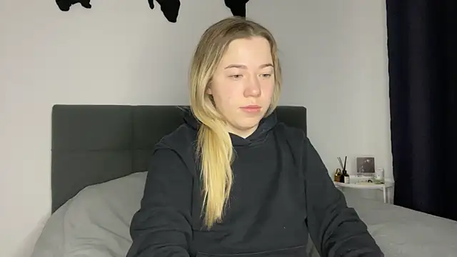 Embersweetbunny online show from 14, 1, 2025