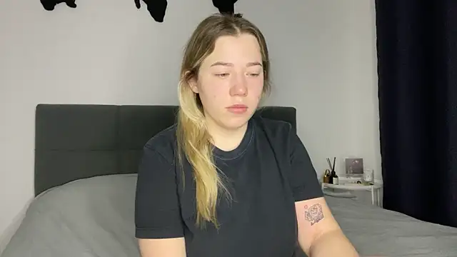 Embersweetbunny online show from 15, 1, 2025