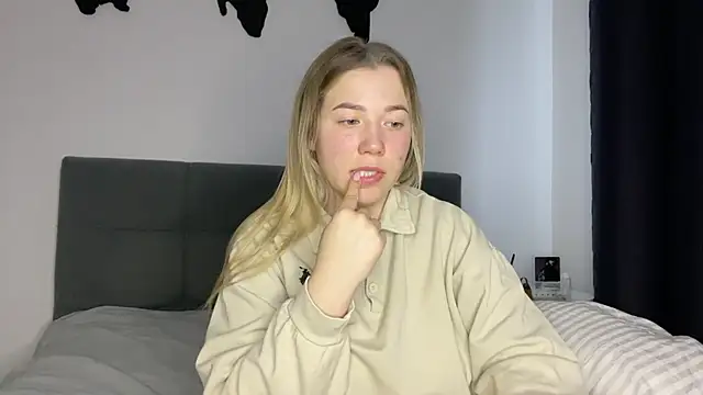 Embersweetbunny online show from 19, 1, 2025
