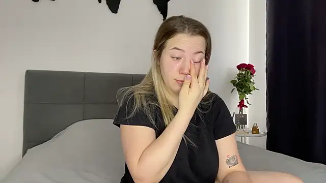 Embersweetbunny online show from 27, 1, 2025