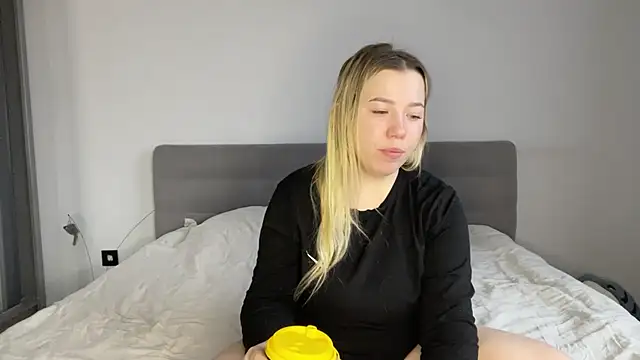 Embersweetbunny online show from 21, 12, 2025