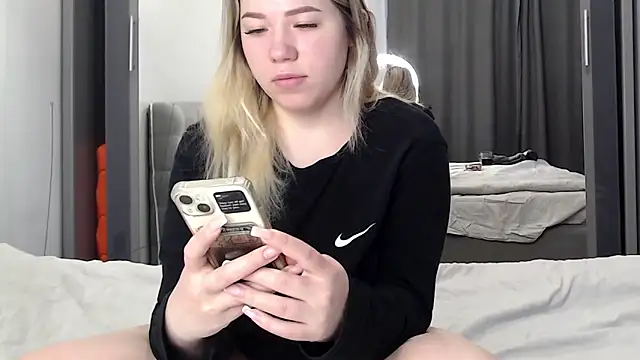 Embersweetbunny online show from 1, 2, 2026