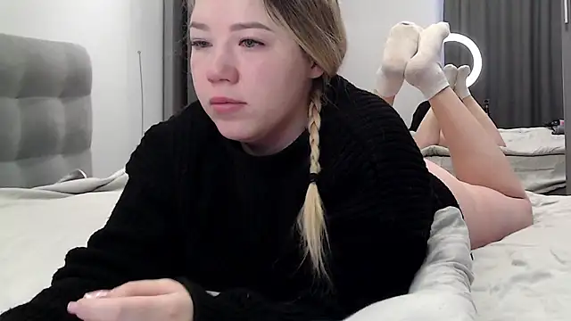 Embersweetbunny online show from 4, 2, 2026